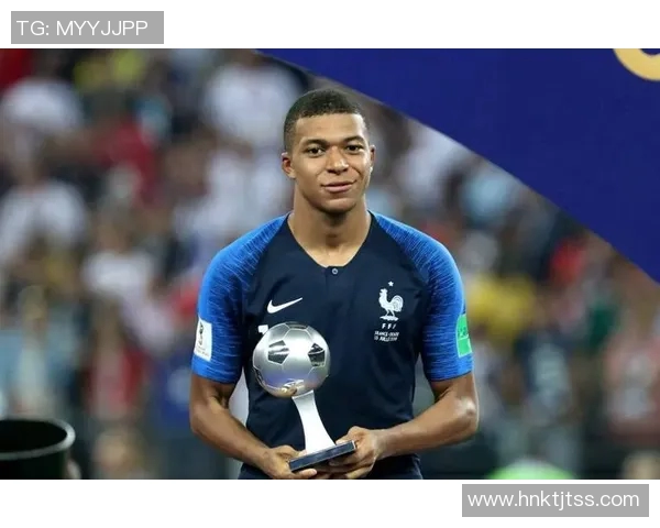 当家足球球星引领世界足坛风潮 展现个人魅力与团队精神的完美结合 当家足球球星引领世界足坛风潮 展现个人魅力与团队精神的完美结合