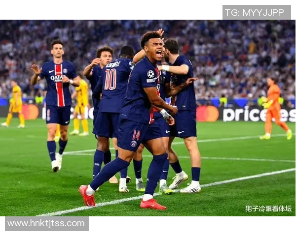 球星亲临足球场展现惊人技术!看他们如何挑战极限,突破自我 球星亲临足球场展现惊人技术!看他们如何挑战极限,突破自我